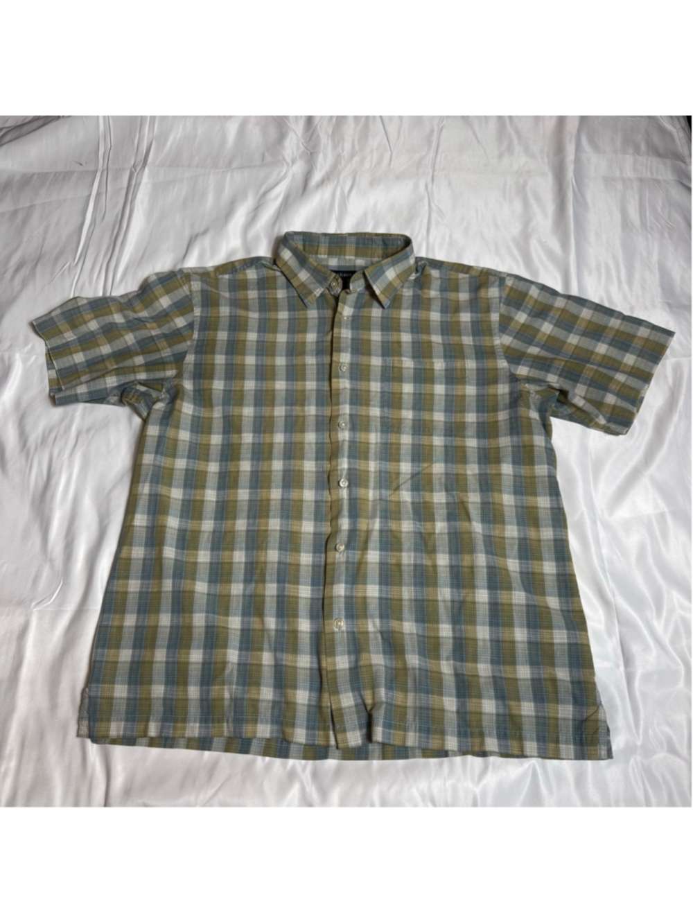 Men's Van Heusen Casual Button Down Shirt Large Green Blue Plaid